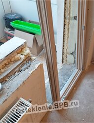 Установка балконой двери из дерева  (6)