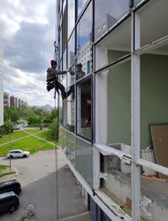 остекление балкона спб промышленным альпинистом снаружи В.О.